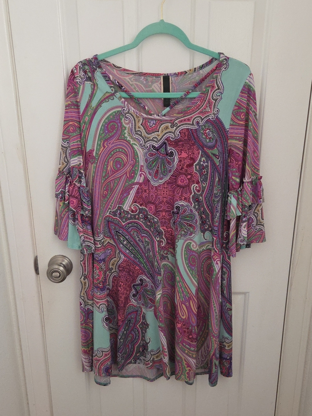Yahada Paisley V-Neck Ruffle Sleeve Dress in Mint & Magenta Paisley